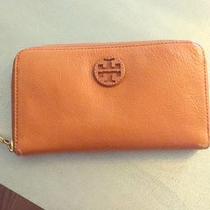 Tory Burch Robinson Wallet - Cognac
